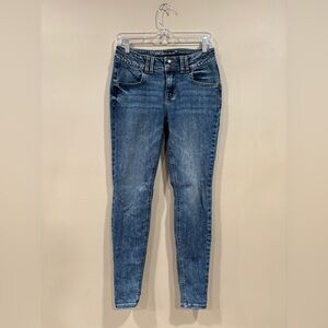 M Jeans by Maurices Mid-Rise Women’s Light Wash Denim Jeans Regular Size S